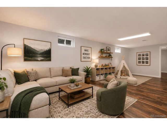 362 S Salem St, Aurora, CO 80012