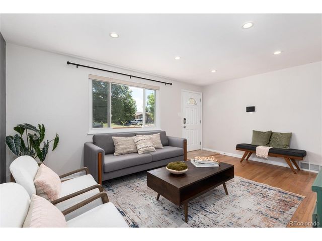 362 S Salem St, Aurora, CO 80012