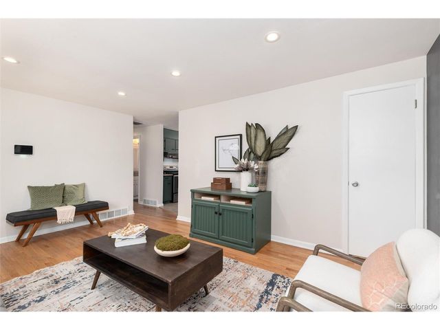 362 S Salem St, Aurora, CO 80012