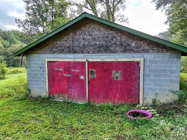 147 Sawyer Cove Road, Hayesville, NC 28904