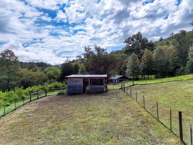 147 Sawyer Cove Road, Hayesville, NC 28904
