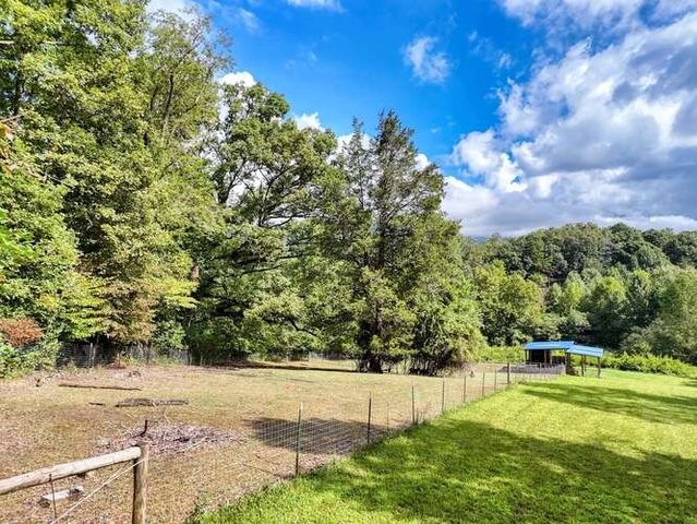 147 Sawyer Cove Road, Hayesville, NC 28904
