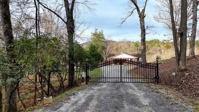 147 Sawyer Cove Road, Hayesville, NC 28904