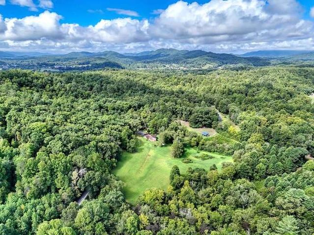 147 Sawyer Cove Road, Hayesville, NC 28904