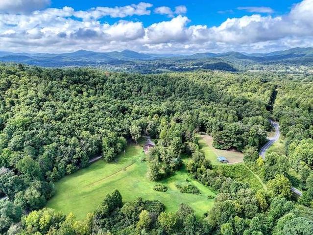 147 Sawyer Cove Road, Hayesville, NC 28904