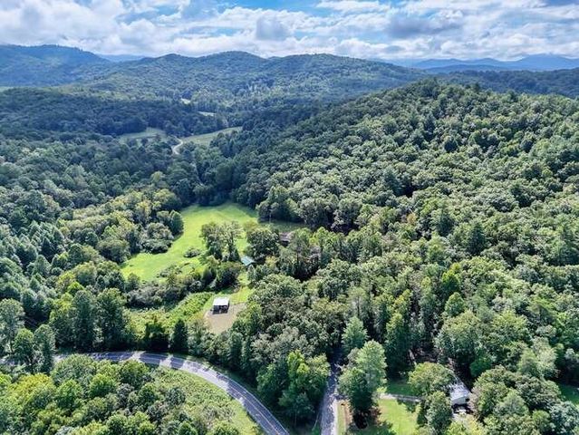 147 Sawyer Cove Road, Hayesville, NC 28904