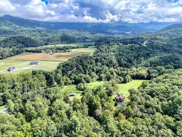 147 Sawyer Cove Road, Hayesville, NC 28904