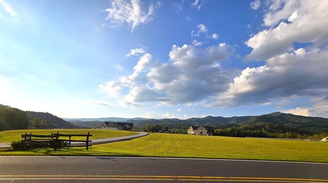 147 Sawyer Cove Road, Hayesville, NC 28904