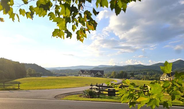 147 Sawyer Cove Road, Hayesville, NC 28904