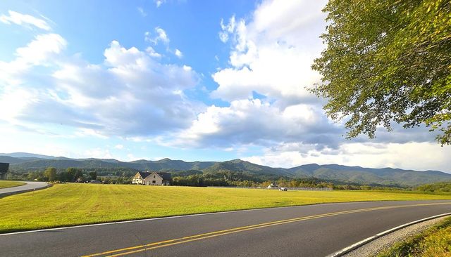 147 Sawyer Cove Road, Hayesville, NC 28904