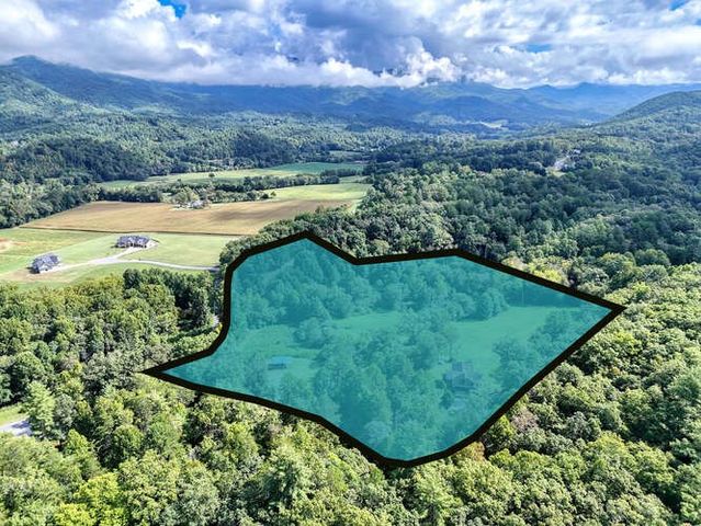 147 Sawyer Cove Road, Hayesville, NC 28904