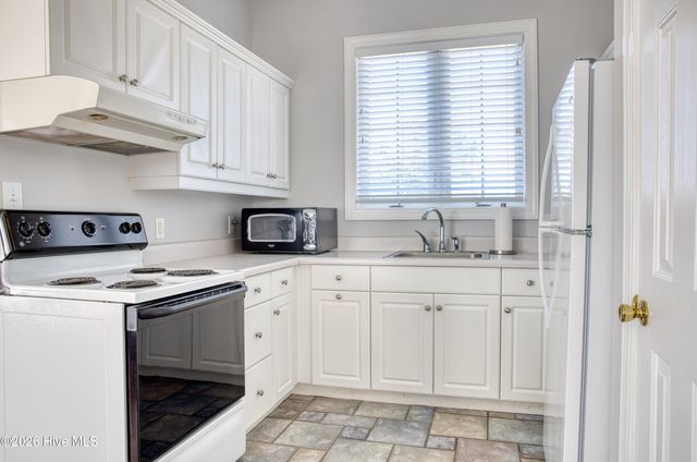109 Fifth Avenue S, Kure Beach, NC 28449