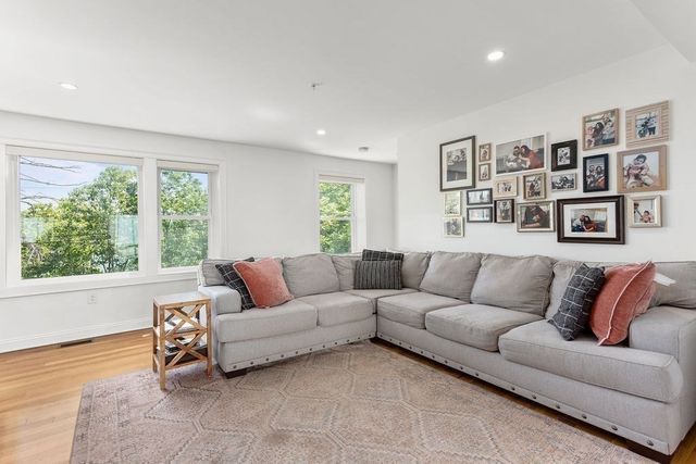 259 Lake Ave N A, Worcester, MA 01605