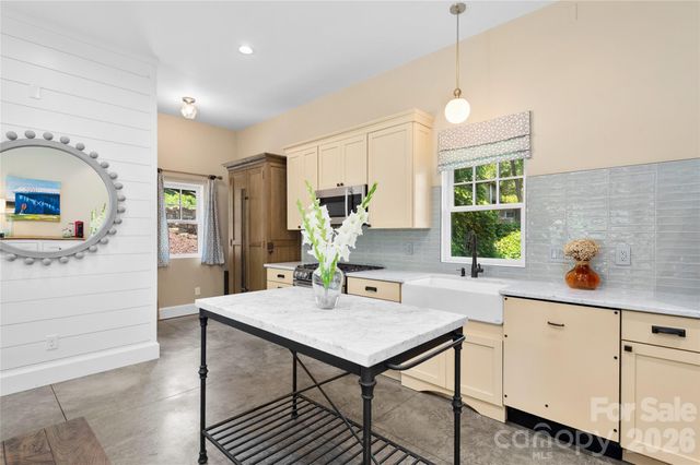 195 Jordan Street, Hendersonville, NC 28739