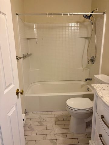 3 Dailey St B, Attleboro, MA 02703