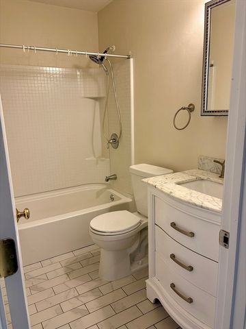 3 Dailey St B, Attleboro, MA 02703