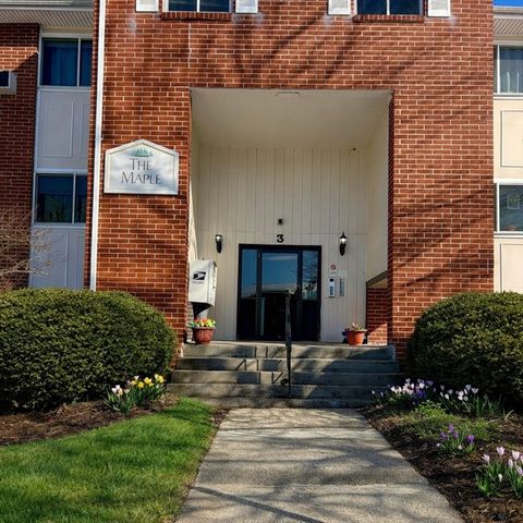 3 Dailey St B, Attleboro, MA 02703