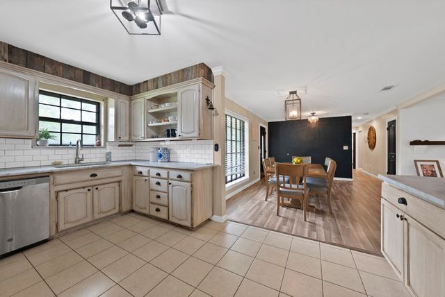 126 Oak Lane, Burleson, TX 76028