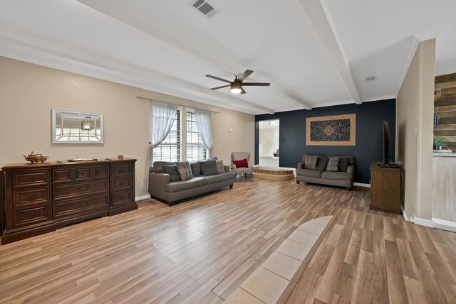 126 Oak Lane, Burleson, TX 76028