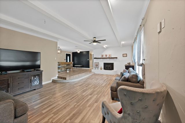 126 Oak Lane, Burleson, TX 76028