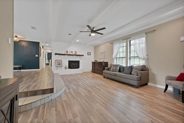 126 Oak Lane, Burleson, TX 76028