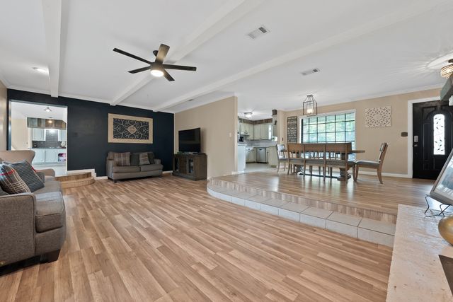 126 Oak Lane, Burleson, TX 76028