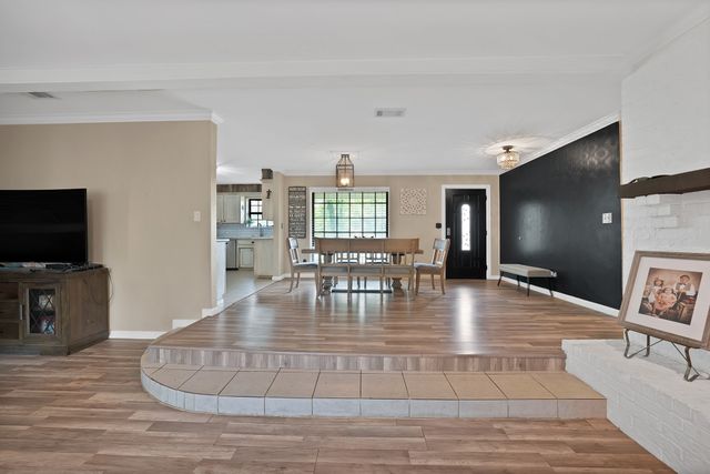 126 Oak Lane, Burleson, TX 76028