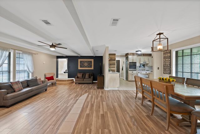 126 Oak Lane, Burleson, TX 76028