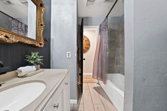 126 Oak Lane, Burleson, TX 76028