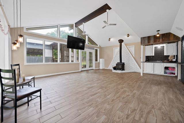 126 Oak Lane, Burleson, TX 76028