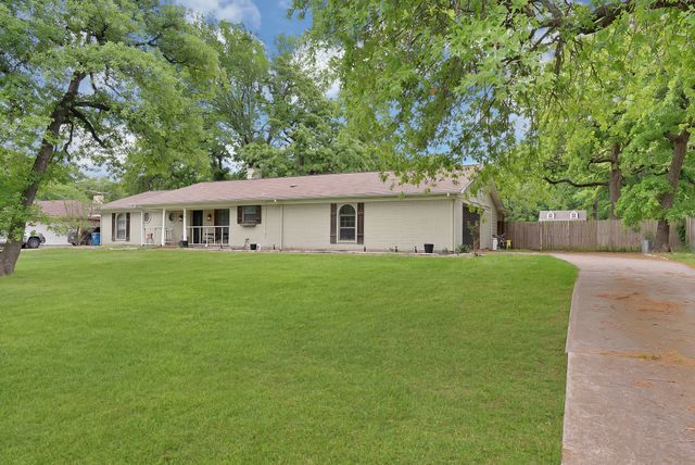 126 Oak Lane, Burleson, TX 76028