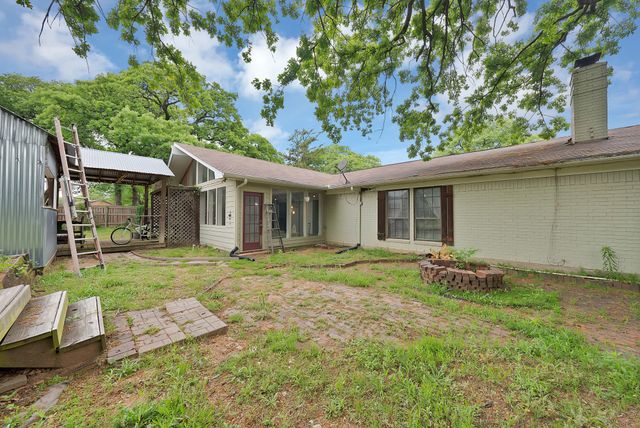 126 Oak Lane, Burleson, TX 76028