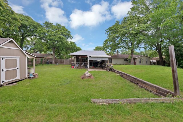 126 Oak Lane, Burleson, TX 76028