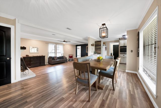 126 Oak Lane, Burleson, TX 76028