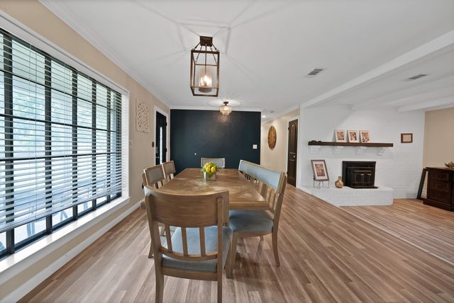 126 Oak Lane, Burleson, TX 76028