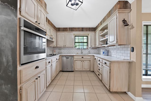 126 Oak Lane, Burleson, TX 76028