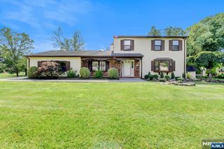 11 Fox Run Drive, East Hanover Twp, NJ 07936