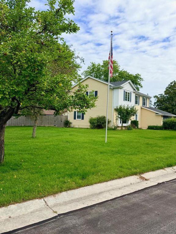 N104W16800 Thornapple ROW, Germantown, WI 53022