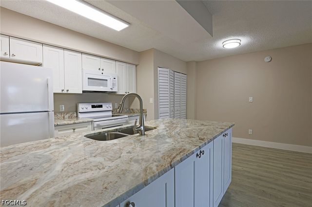 5307 Summerlin RD 714, Fort Myers, FL 33919