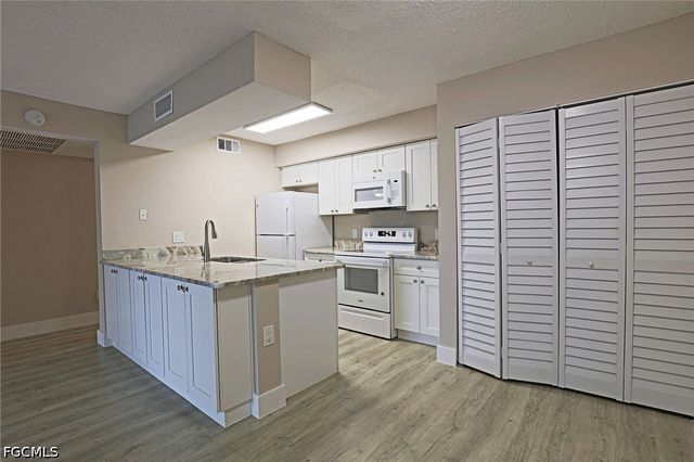 5307 Summerlin RD 714, Fort Myers, FL 33919