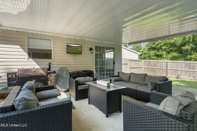 10676 N Oak Crest Drive, Biloxi, MS 39532