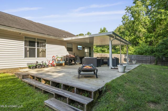 10676 N Oak Crest Drive, Biloxi, MS 39532