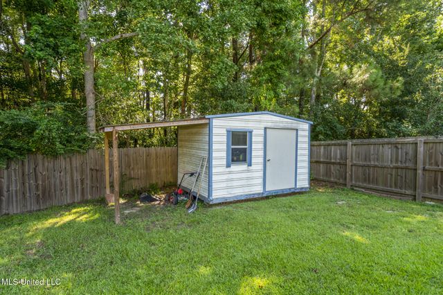 10676 N Oak Crest Drive, Biloxi, MS 39532