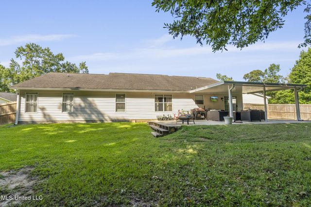 10676 N Oak Crest Drive, Biloxi, MS 39532
