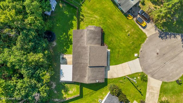 10676 N Oak Crest Drive, Biloxi, MS 39532