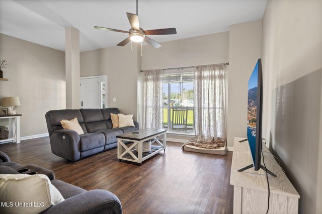 10676 N Oak Crest Drive, Biloxi, MS 39532