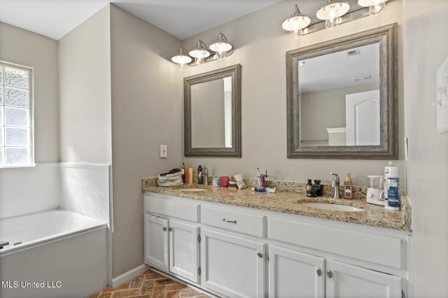 10676 N Oak Crest Drive, Biloxi, MS 39532