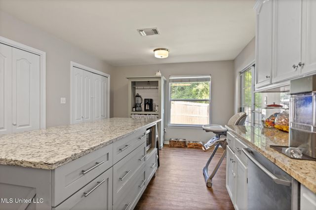 10676 N Oak Crest Drive, Biloxi, MS 39532