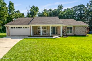 10676 N Oak Crest Drive, Biloxi, MS 39532