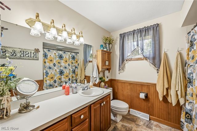 6127 Columbus Road NE, Louisville, OH 44641